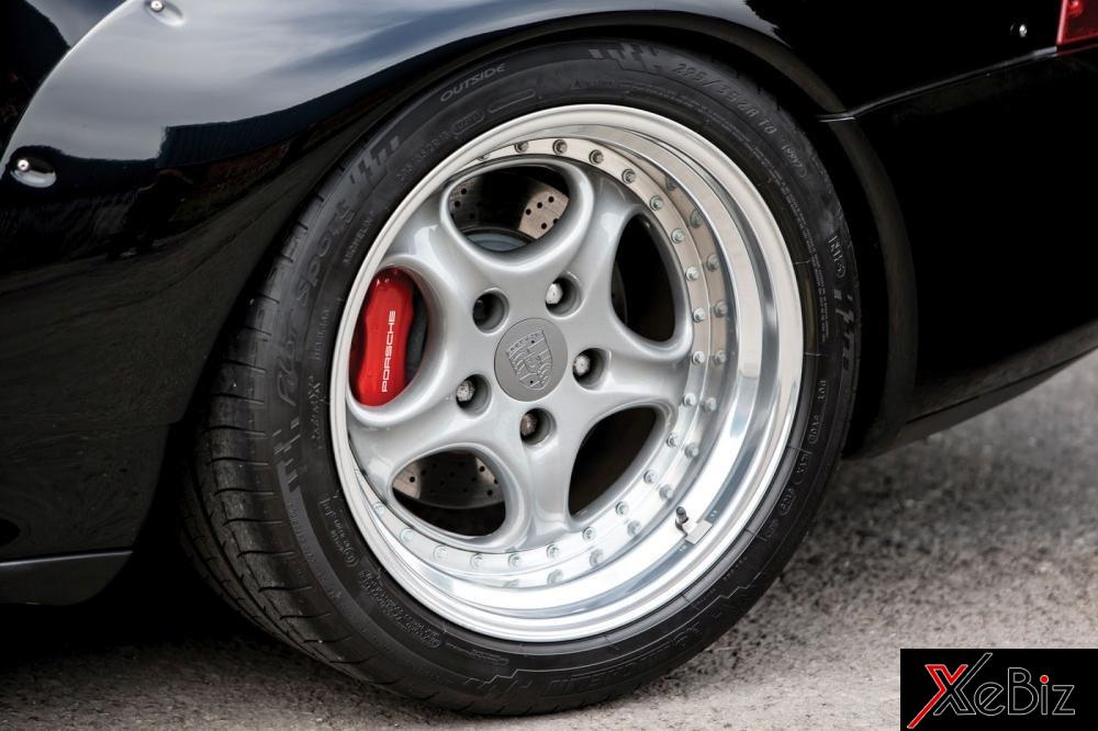 Porsche 993 GT2 vẫn lộng lẫy sau hơn hai thập kỷ sử dụng 10 porsche-993-gt2-van-long-lay-sau-hon-hai-thap-ky-su-dung