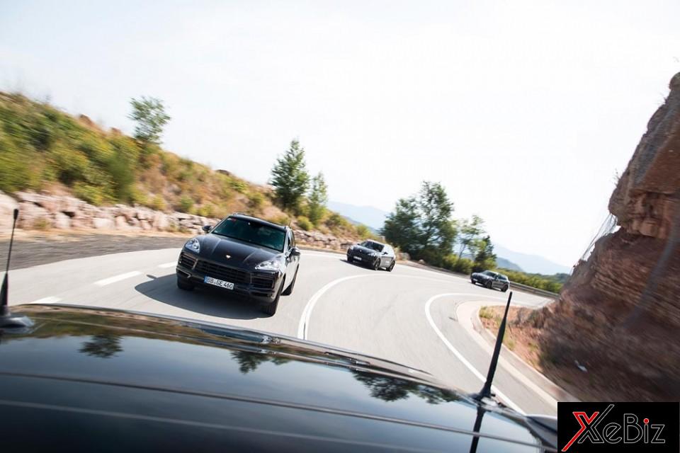 bai-kiem-tra-gat-gao-tien-ra-mat-cua-porsche-cayenne-2018