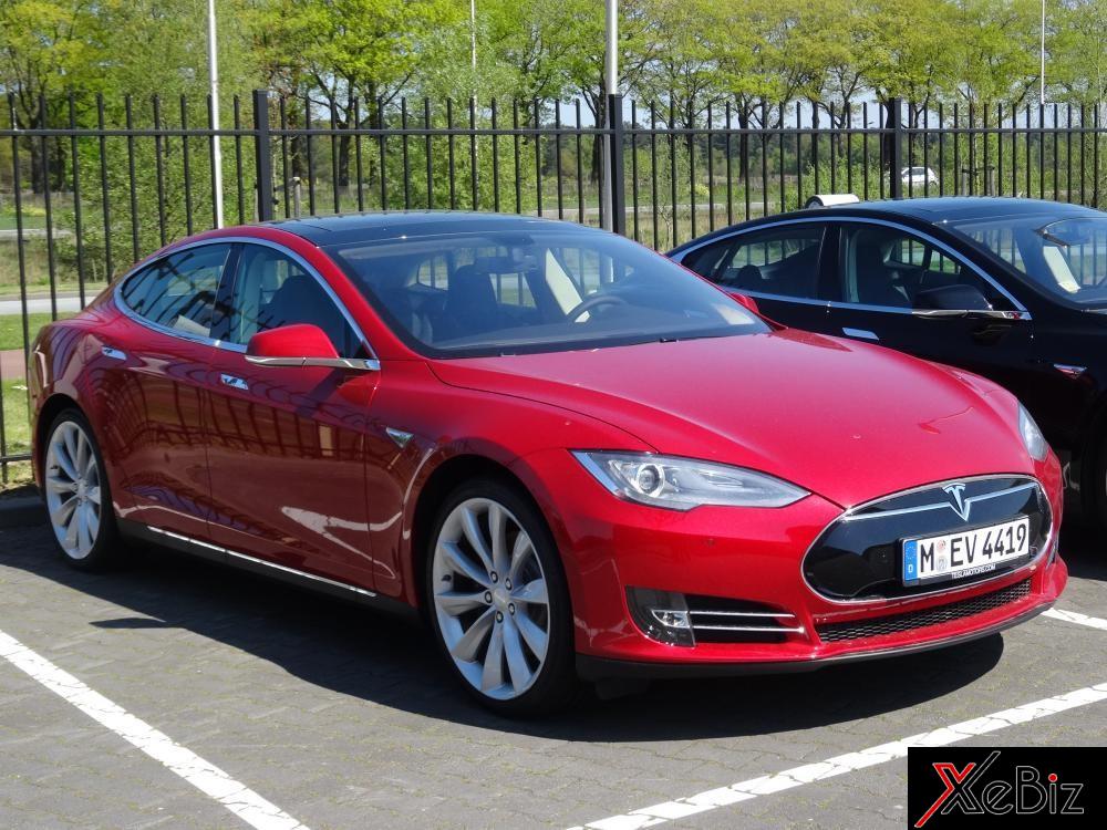 bo-truong-moi-truong-duc-khuoc-tu-su-dung-tesla-model-s-vi-lo-so