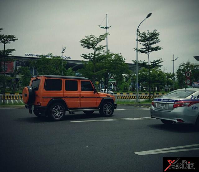 mercedes-benz-g63-amg-khoac-ao-cam-ruc-tren-pho-ha-noi