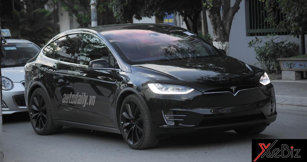 tesla-model-x-p100d-xuat-hien-tai-ha-noi-gia-12-ty-dong