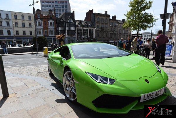 them-mot-chiec-lamborghini-huracan-lam-taxi