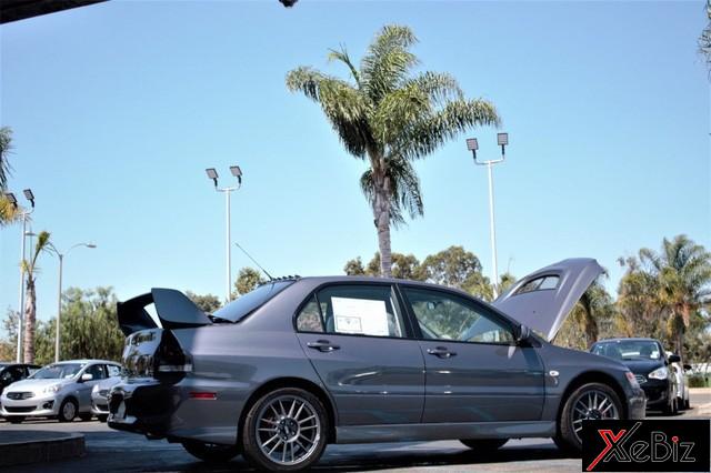 vat-la-xuat-hien-trong-dong-co-xe-mitsubishi