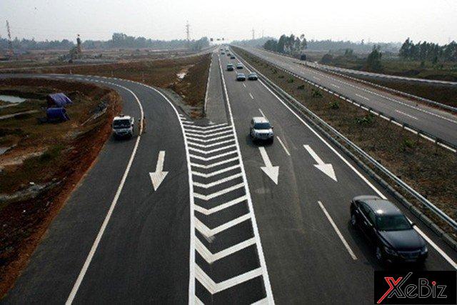 Xử phạt như thế đối với trường hợp ô tô đè vạch xương cá? xu-phat-nhu-the-nao-doi-voi-truong-hop-o-to-de-vach-xuong-ca