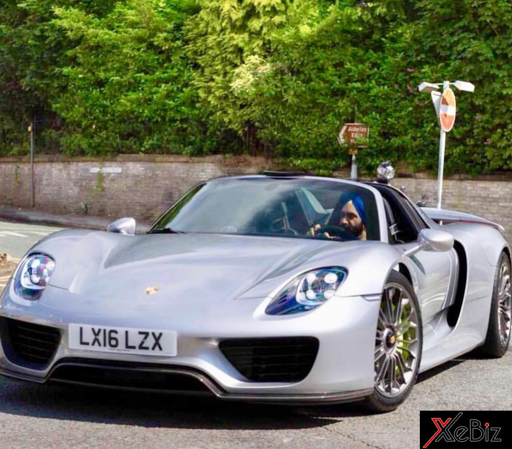 Siêu xe Porsche 918 Spyder màu bạc