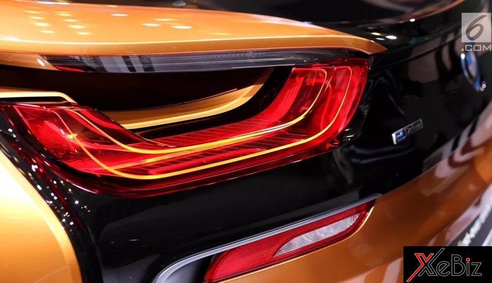 BMW i8 Roadster có giá hơn 6 tỷ đồng tại Indonesia