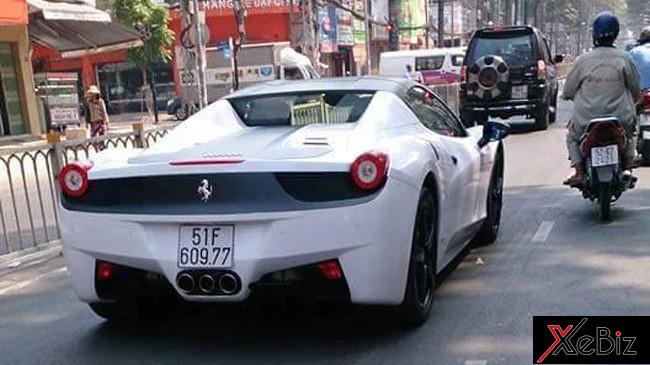 Không lâu sau đó siêu xe mui trần này đổi qua bộ áo trắng.