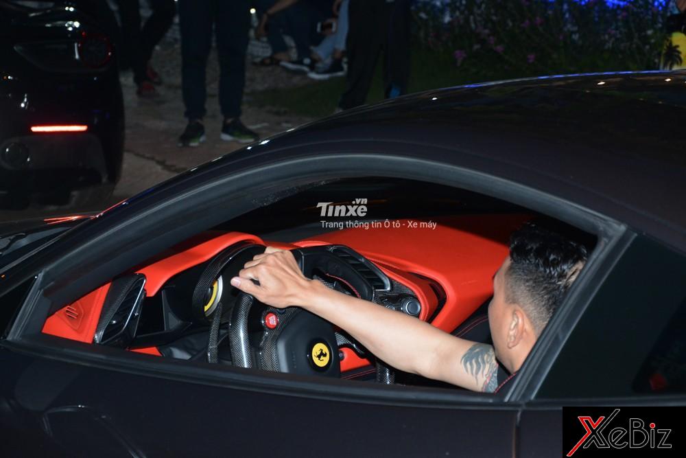 Tuy nhiên người ngồi sau vô lăng chiếc Ferrari 488 GTB này không phải doanh nhân phố núi Gia Lai.&nbsp;