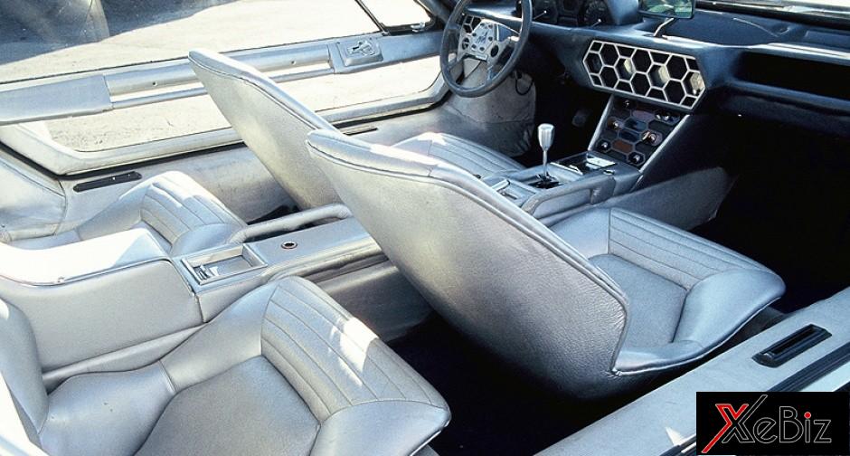 Vô lăng và mặt táp-lô của Lamborghini Marzal