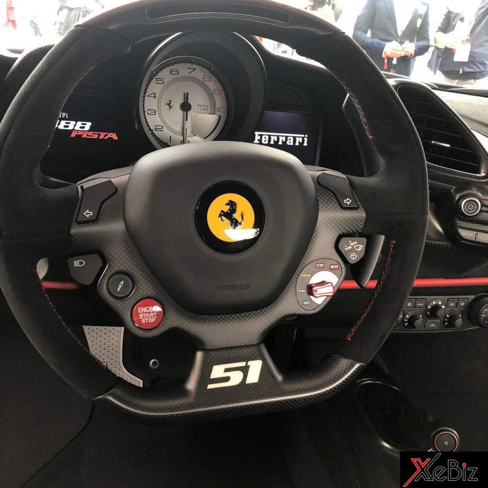 Vô lăng của Ferrari 488 Pista Piloti
