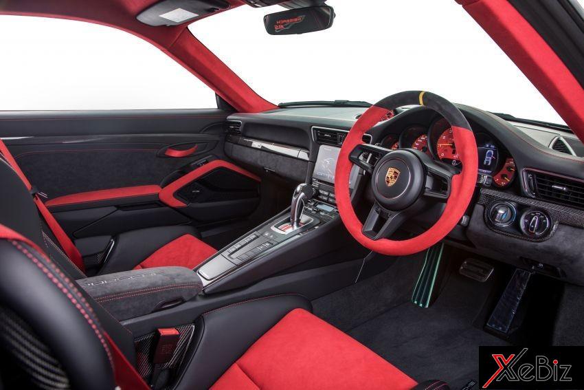 Nội thất của Porsche 911 GT2 RS 2018
