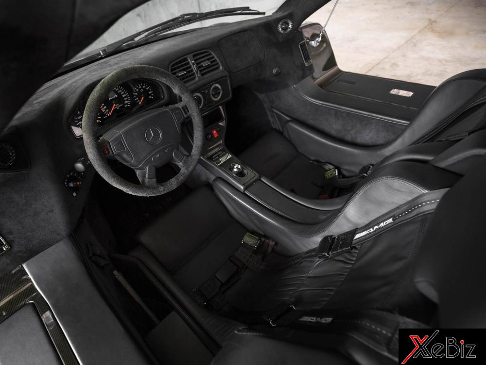 Mercedes-Benz CLK GTR được sản xuất trên toàn thế giới có 23 chiếc tay lái nằm bên trái
