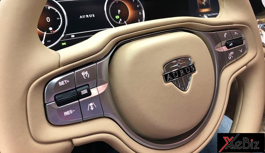 Vô lăng 2 chấu của Aurus Senat