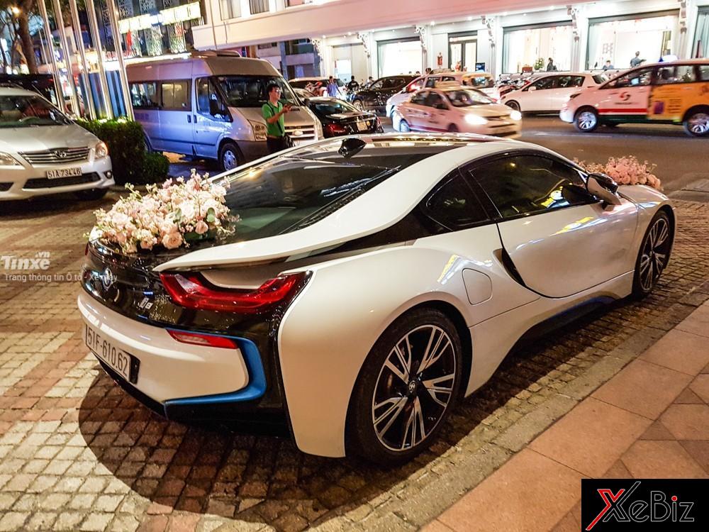 Tổng công suất trên chiếc BMW i8 do động cơ xăng và điện kết hợp sẽ là 362 mã lực và mô-men xoắn cực đại là 570 Nm. 