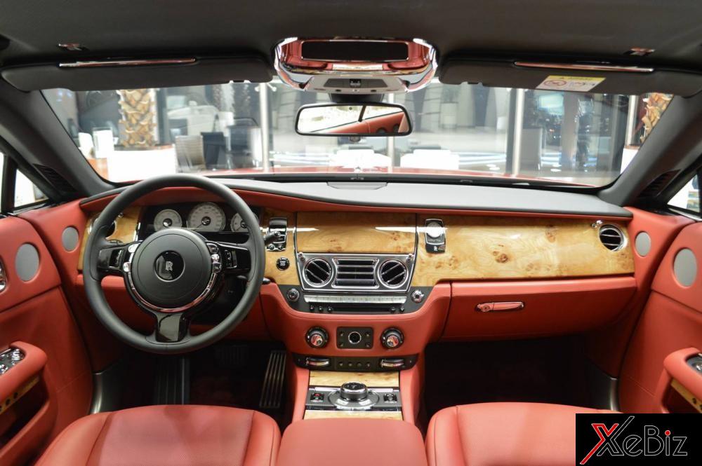 Nội thất xe còn được ốp gỗ cao cấp Nội thất xe còn được ốp gỗ cao cấp