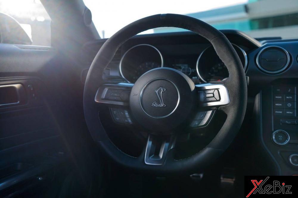 Sức mạnh động cơ được truyền tới bánh xe thông qua hộp số sàn 6 cấp Tremec và hệ thống vi sai chống trượt Torsen trang bị tiêu chuẩn