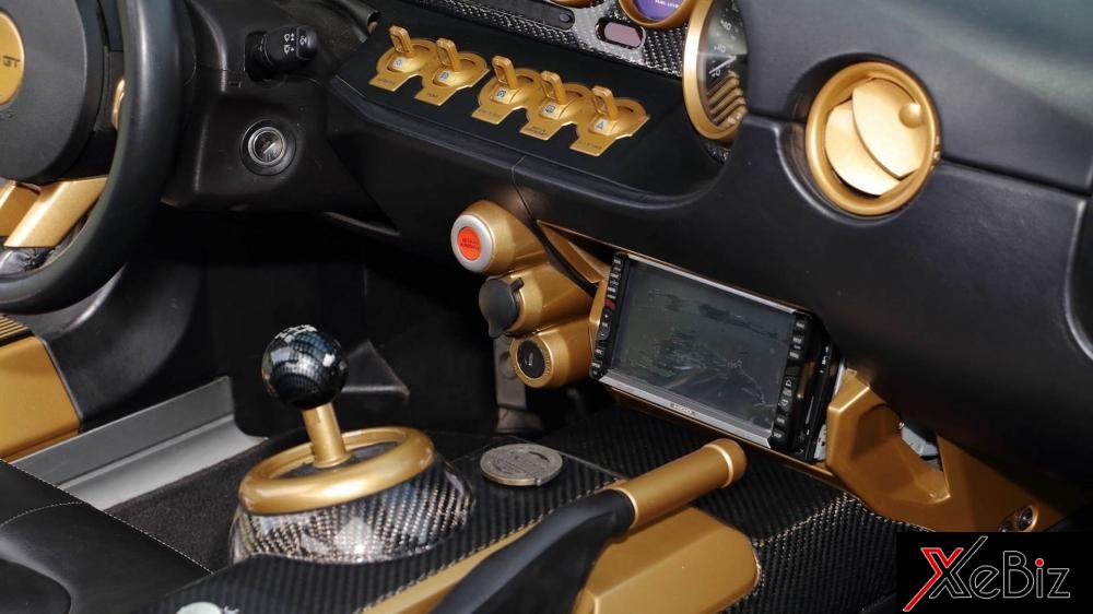  siêu xe mui trần của Ford GT thế hệ đầu tiên chỉ mất khoảng 3,5 giây để tăng tốc lên 100 km/h từ vị trí đứng yên