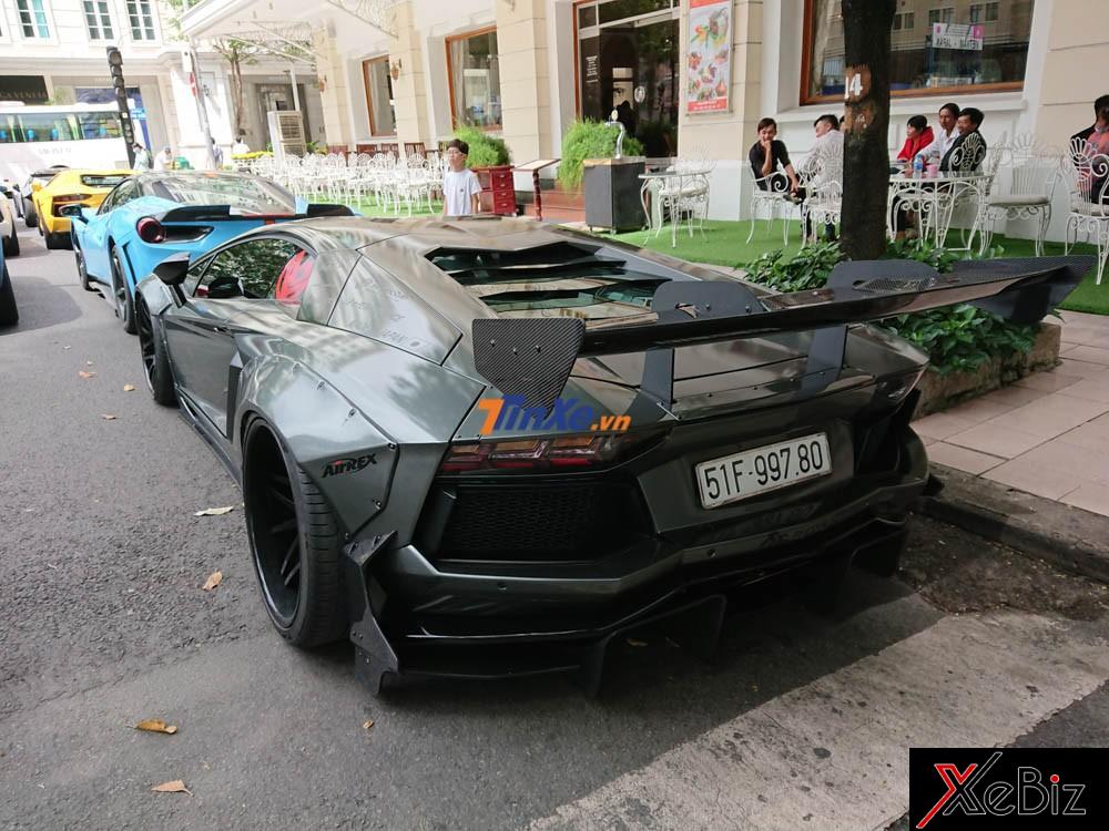 Chủ nhân của chiếc siêu xe độ Lamborghini Aventador Limited Edition 50 độc nhất Việt Nam đã bỏ ra không dưới 3 tỷ đồng để thực hiện gói độ Liberty Walk bản giới hạn này