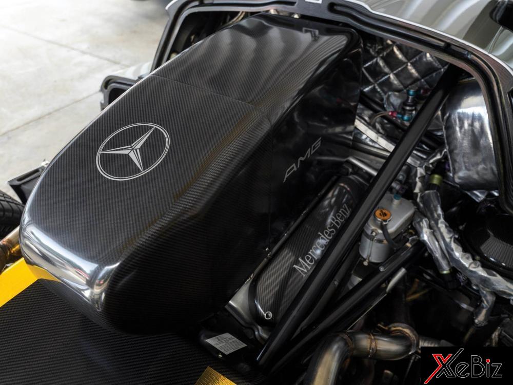 Mercedes-Benz CLK GTR phiên bản thương mại sử dụng động cơ V12, dung tích 6.9 lít