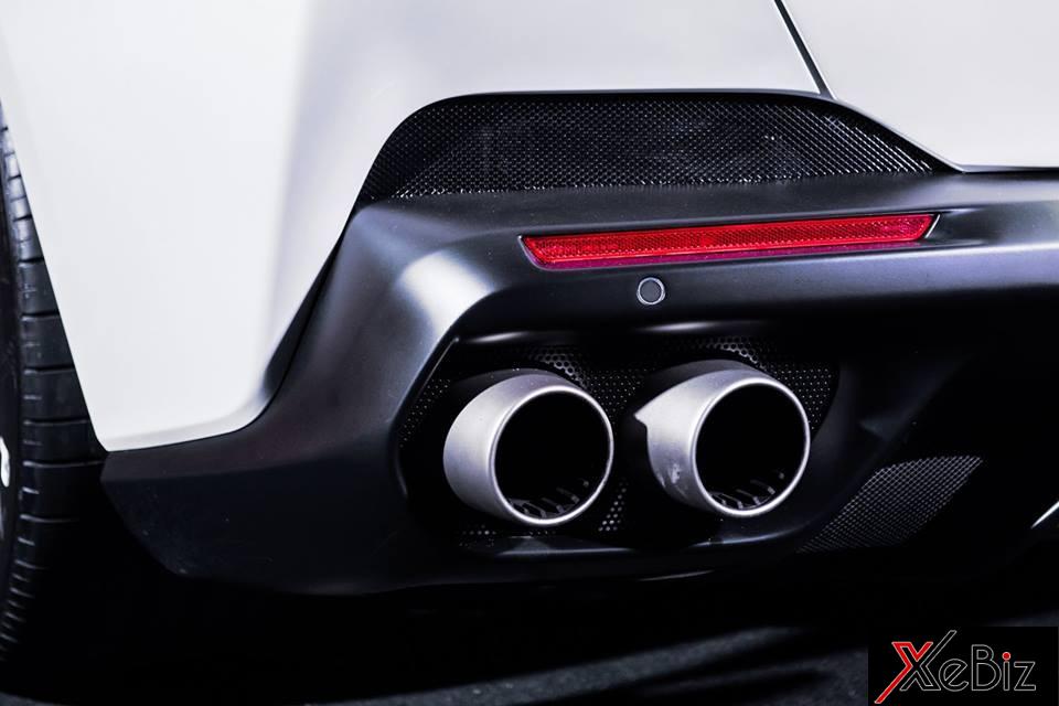Vận tốc tối đa của siêu xe mui trần Ferrari Portofino là 320 km/h. Vận tốc tối đa của siêu xe mui trần Ferrari Portofino là 320 km/h.