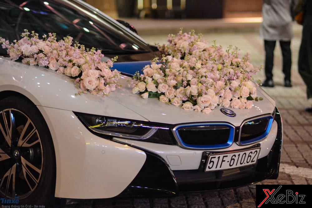 Chỉ với động cơ điện, mẫu xe thể thao BMW i8 có thể hoàn thành quãng đường dài 35km, vận tốc tối đa đạt được 120km/h.