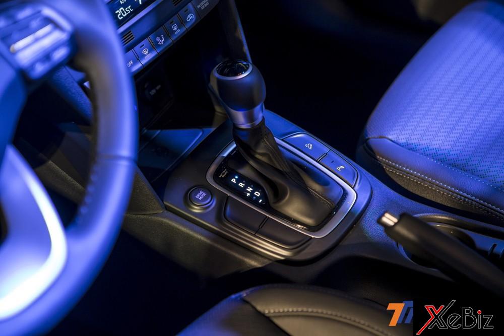 Sức mạnh của Hyundai Kona 1.6L Turbo đến từ động cơ tăng áp dung tích 1.6L với khả năng sản sinh công suất tối đa 177 mã lực và mô-men xoắn cực đại 265Nm. Thêm vào đó, xe còn được trang bị hộp số tự động ly hợp kép 7 cấp.