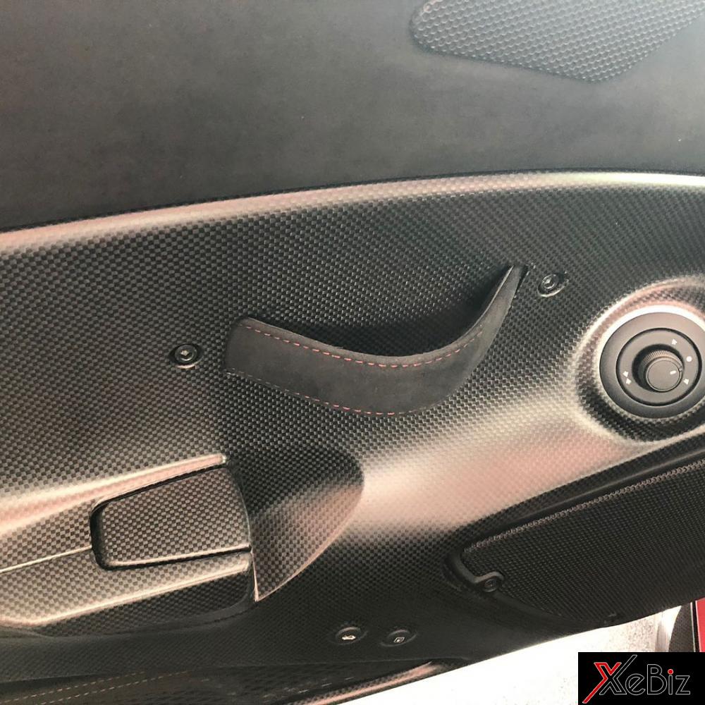 Móc kéo cửa của Ferrari 488 Pista Piloti