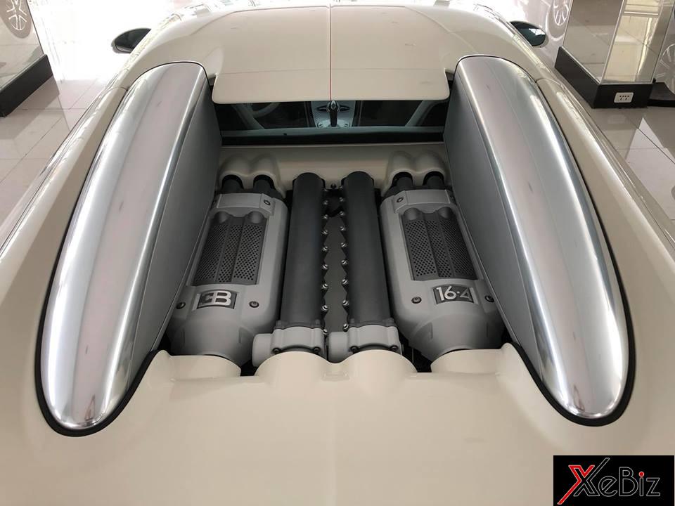 Bugatti Veyron được trang bị động cơ 16 xy-lanh xếp hình chữ W, dung tích 8 lít, 64 van, 4 trục cam, 4 bộ tăng áp, sản sinh công suất tối đa 1.001 mã lực và mô-men xoắn cực đại 1.250 Nm.