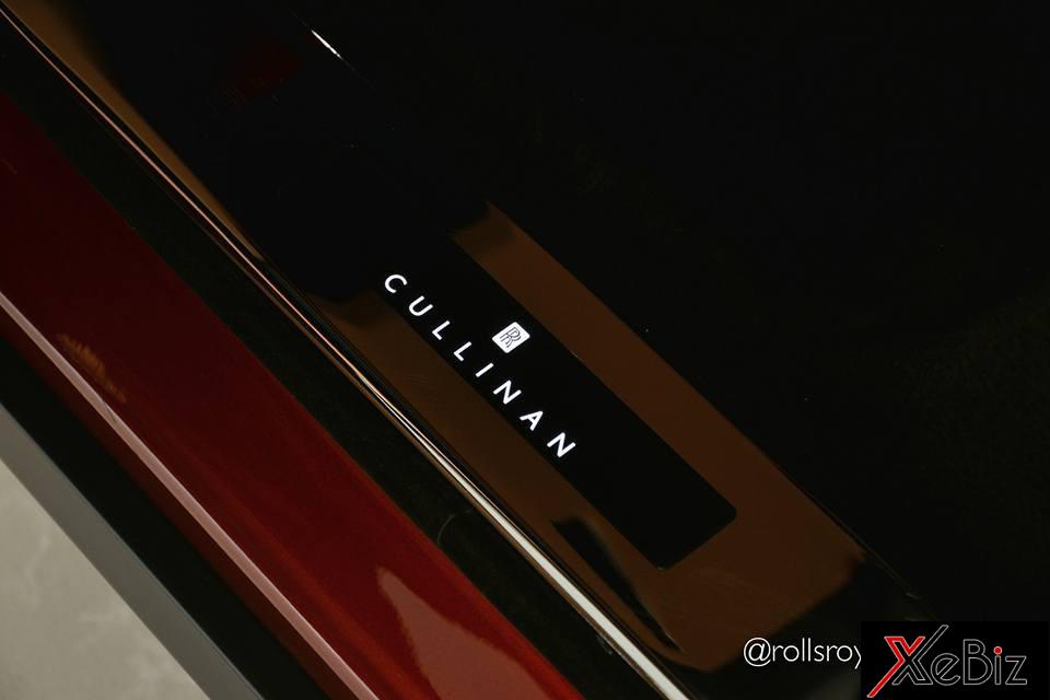 Rolls-Royce Cullinan có giá khởi điểm 325.000 USD, tuy nhiên, khi đến thị trường Ả-Rập Xê-Út, các đại giá ở đây phải chi số tiền khoảng 2,4 triệu SAR, tương đương 640.000 USD hay 14,57 tỷ đồng cho chiếc SUV siêu sang này