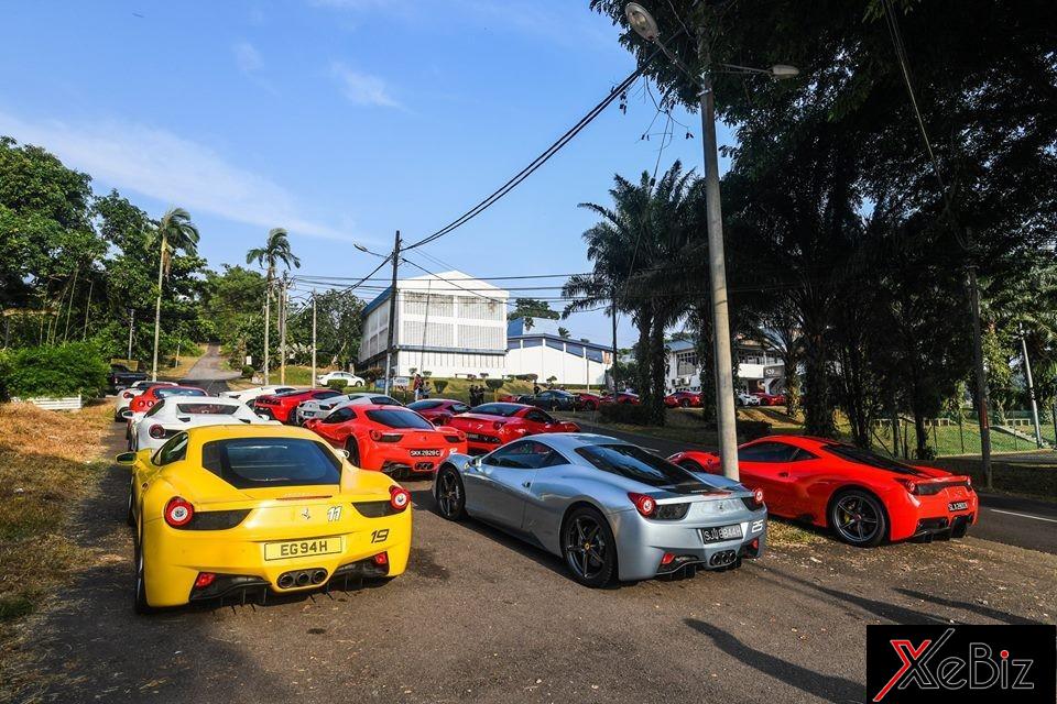 3 chiếc Ferrari đỗ hàng cuối cùng đều của phiên bản Ferrari 458