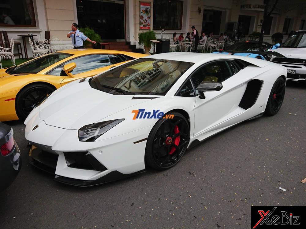 Cặp đôi Lamborghini Aventador LP700-4 khoe dáng cùng nhau