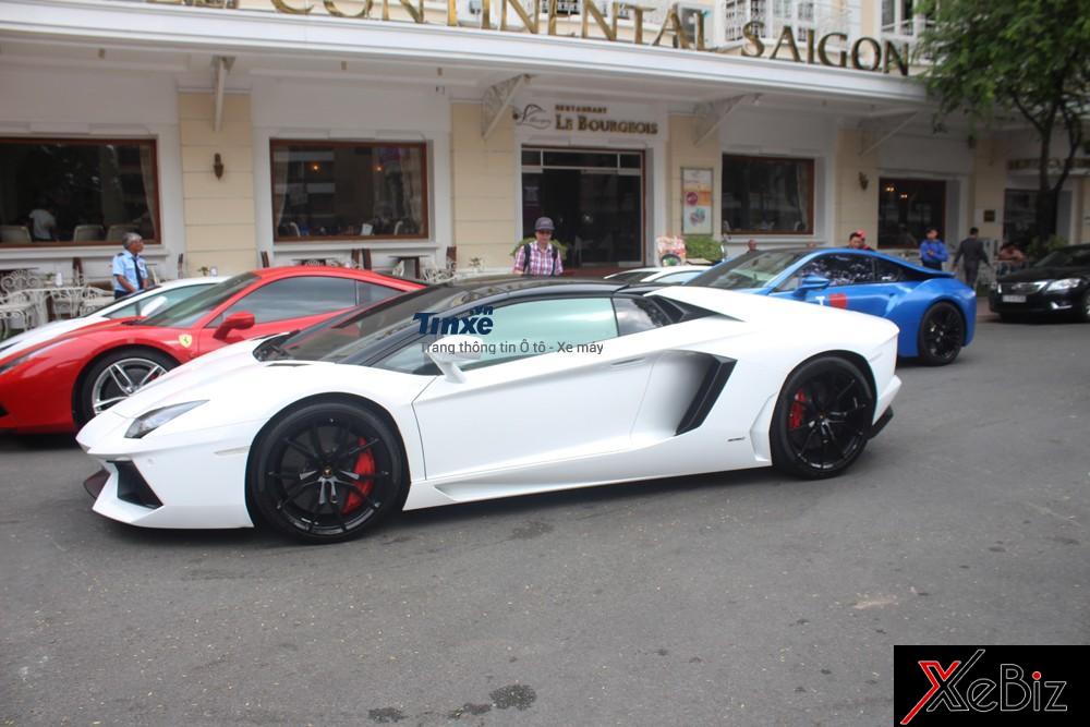 Siêu xe Lamborghini Aventador mui trần này do cường đô la điều khiển
