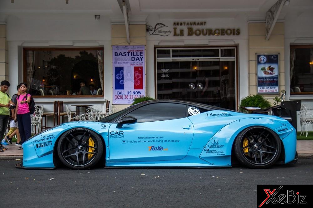 Khoảng sáng gầm gần sát mặt đường của siêu xe Ferrari 458 Italia độ body kit Liberty Walk Khoảng sáng gầm gần sát mặt đường của siêu xe Ferrari 458 Italia độ body kit Liberty Walk