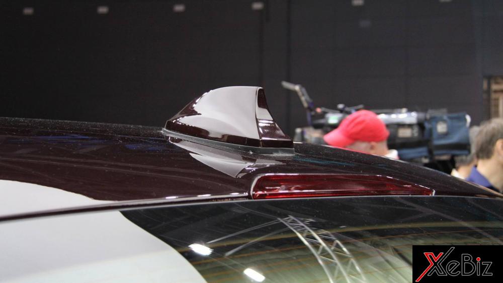 Ăng ten vây cá trên nóc Aurus Senat