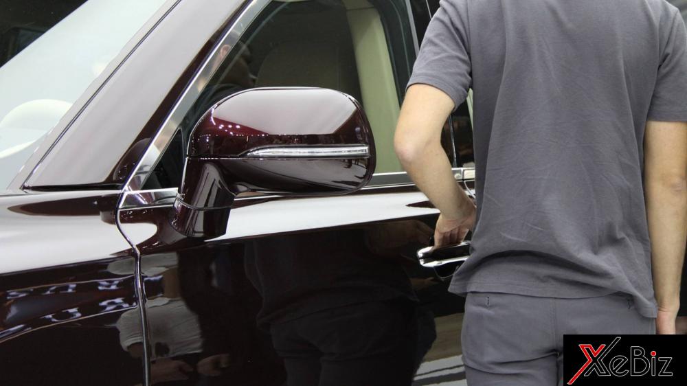 Gương chiếu hậu tích hợp đèn xi-nhan của Aurus Senat