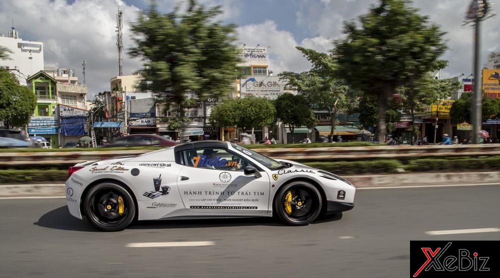 Ferrari 458 Spider vẫn được trang bị khối động cơ V8, dung tích 4,5 lít như bản Coupe Ferrari 458 Spider vẫn được trang bị khối động cơ V8, dung tích 4,5 lít như bản Coupe