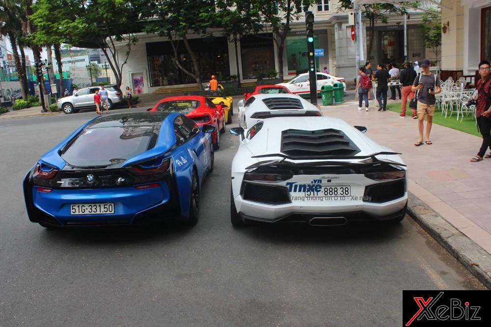 Ngoài 5 chiếc siêu xe, đoàn xe của các thành viên Car & Passion 2018 còn có 1 thành viên là nữ cầm lái chiếc BMW i8 màu xanh dương