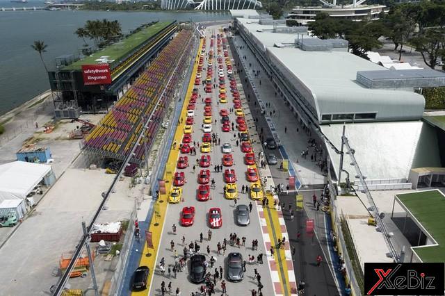 Hàng loạt siêu xe Ferrari tụ họp trên đường phồ Singapore Siêu xe Ferrari diễu hành