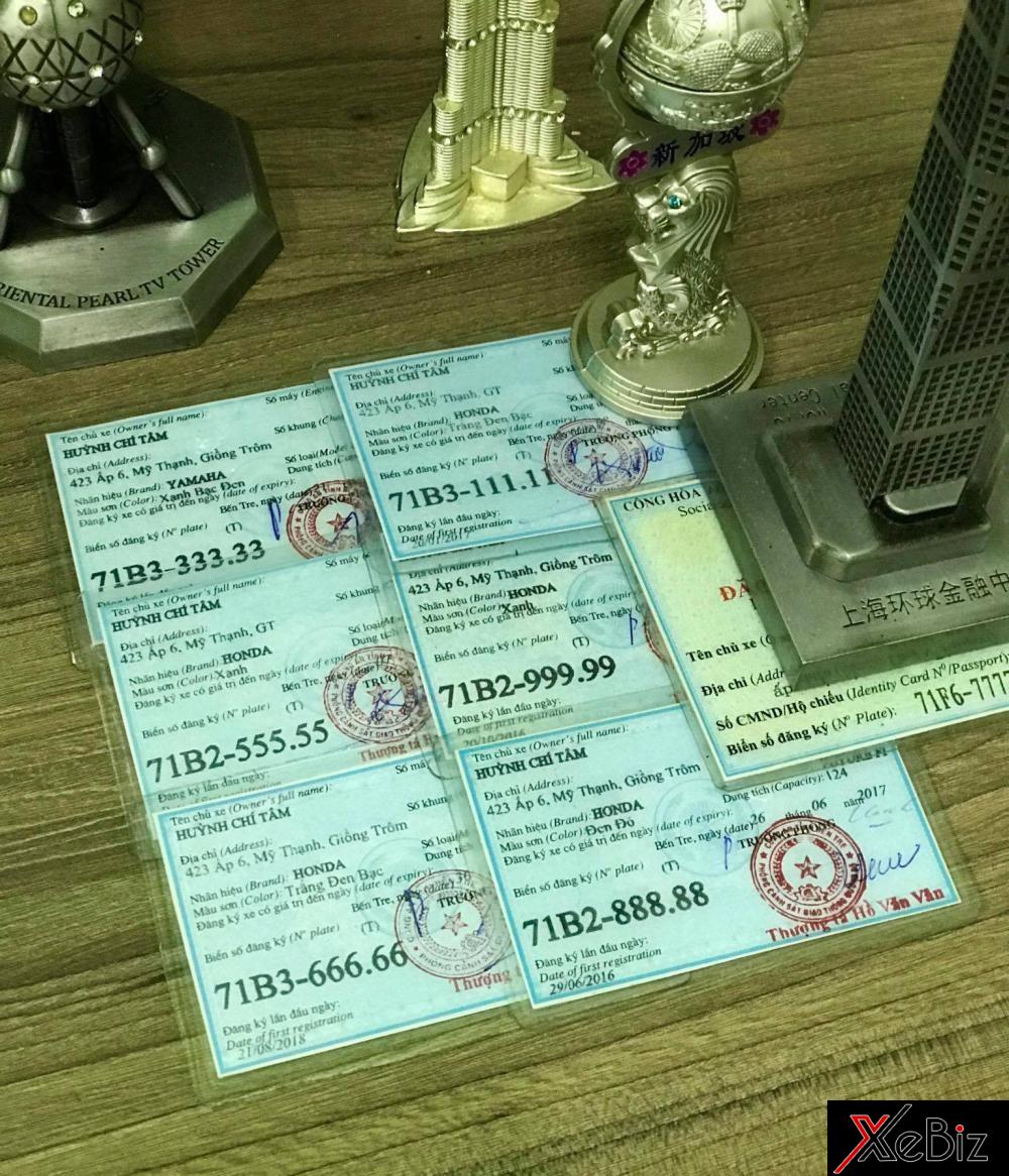 7 đăng ký xe của 7 chiếc xe biển đẹp, trong đó có 6 chiếc ngũ quý và 1 chiếc tứ quý