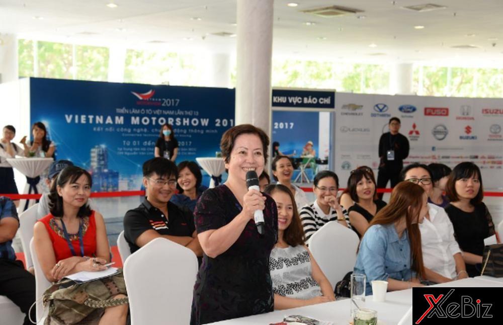 Phụ nữ và xe hơi.