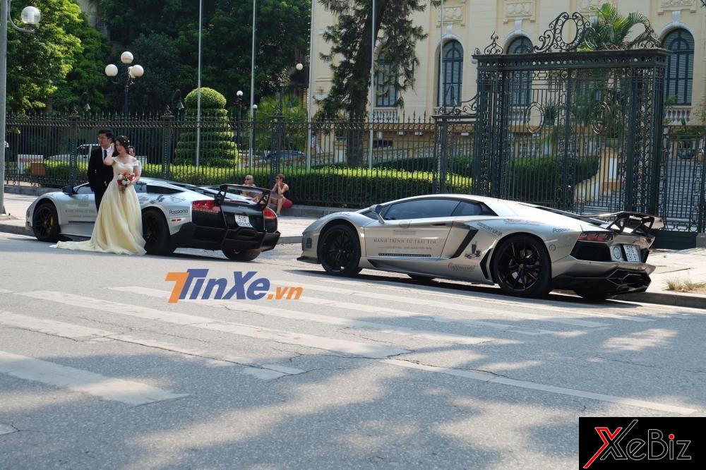 Lamborghini Murcielago LP670-4 SV và Aventador LP-700-4 dừng trước Nhà khách Chính phủ