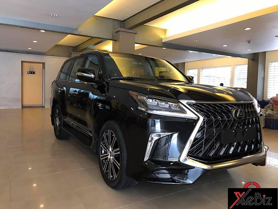 Bộ 3 Lexus LX570 Super Sport 2018 mới được đưa về nước đều mang ngoại thất đen bóng Bộ 3 Lexus LX570 Super Sport 2018 mới được đưa về nước đều mang ngoại thất đen bóng