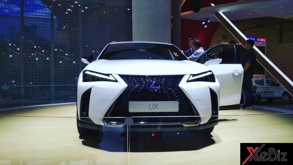 Cận cảnh thiết kế đầu xe của Lexus UX 2019 Cận cảnh thiết kế đầu xe của Lexus UX 2019