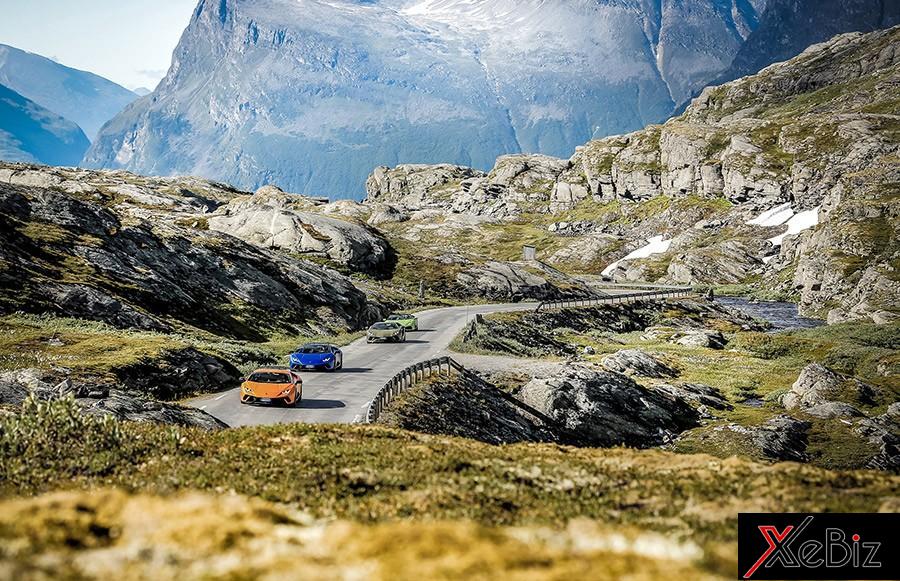 Đoàn xe xuất phát từ một thị trấn xinh đẹp Alesund và liên tục vượt qua các địa hình khác nhau