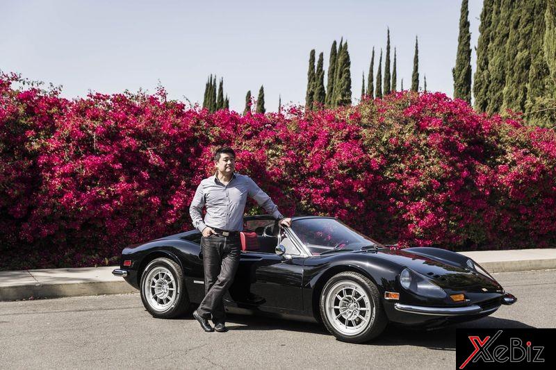Ông Lee bên chiếc Ferrari Dino độ của mình