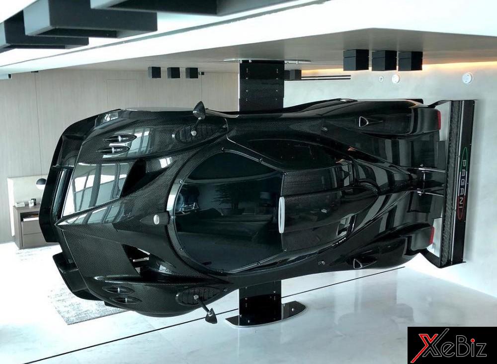 Ý tưởng treo một chiếc siêu xe Pagani để ngăn cách phòng cách là khá lạ