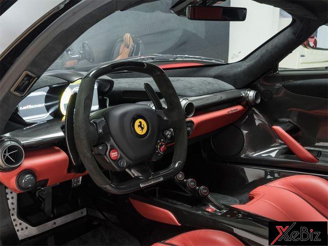 Khoang lái của siêu xe Ferrari LaFerrari Prototype được sơn đỏ Nội thất của siêu xe Ferrari LaFerrari Prototype