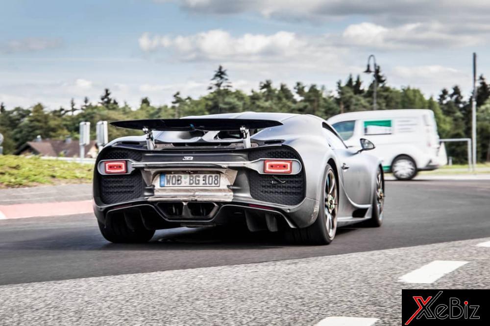 Đèn hậu của Bugatti Divo không được trải dài hết đuôi xe