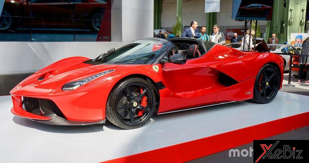 Chiếc Ferrari LaFerrari Aperta thứ 210 được sản xuất đang giữ kỷ lục về mức giá bán. Chiếc Ferrari LaFerrari Aperta thứ 210 được sản xuất đang giữ kỷ lục về mức giá bán.