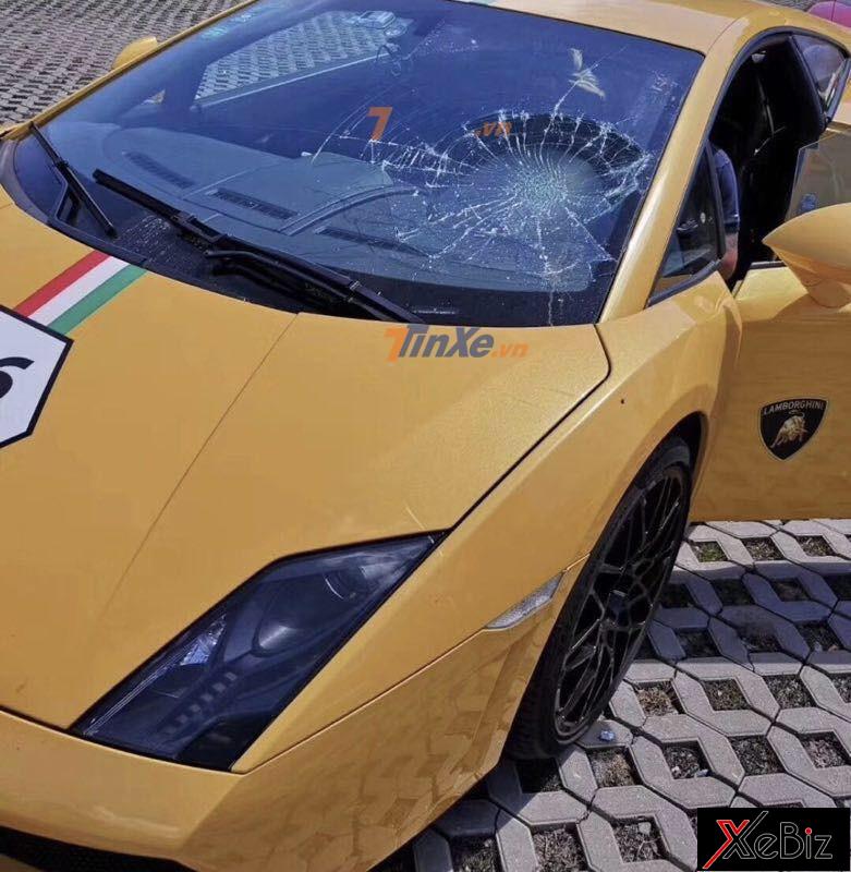 Còn đây là hậu quả của người đàn ông sống ảo gây ra cho siêu xe Lamborghini Gallardo